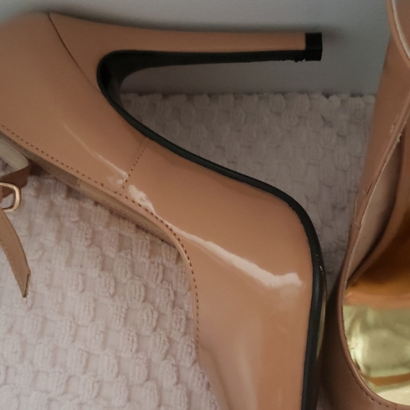 High heels - Picture 4 of 4